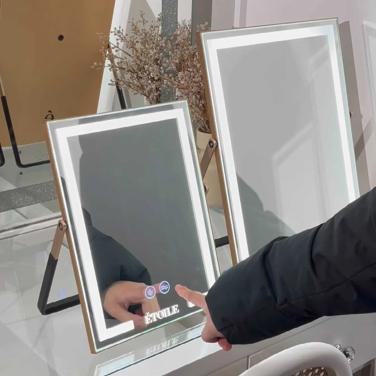 Medium GLWTRTTR® Portable Mirror